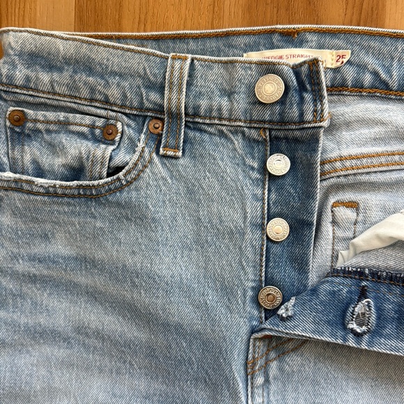 Levi's Wedgie Straight Leg Jeans - Picture 3 of 5